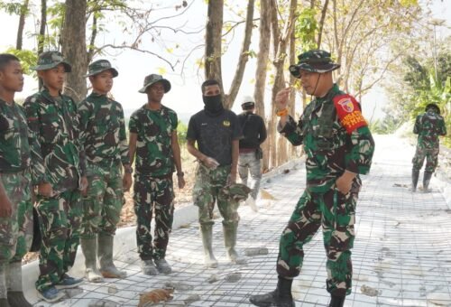 Demi Kualitas Terbaik, Dansatgas TMMD 129 Terjun Langsung untuk Pimpin Briefing Lapangan
