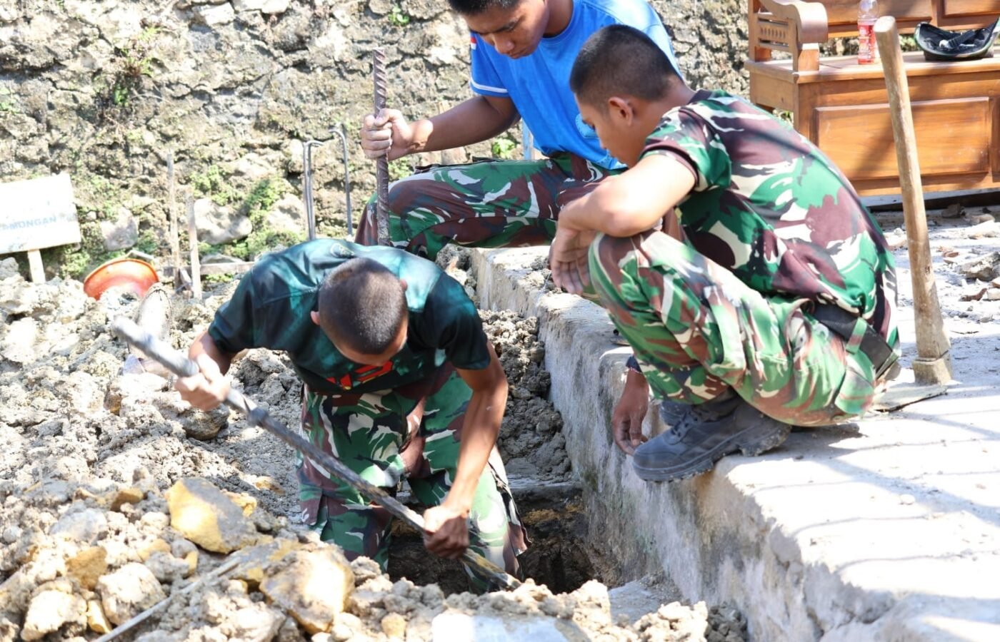 Mewujudkan Hunian Ideal, Satgas TMMD 129 Awali Proses Pembangunan Rumah Bapak Sugio