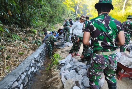 Pembangunan Dinding Penahan Tanah TMMD Ke-129 Perkuat Infrastruktur Desa Sekardadi