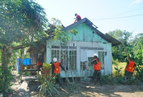Kebersamaan dan Kerja Keras dalam Pembongkaran RTLH di Desa Bandar Raya