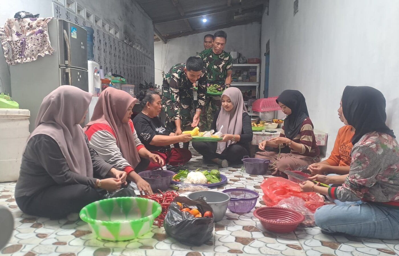 Penguatan Komunitas Melalui Momen Ngagung, Satgas TMMD Kodim 0413/Bangka Jalin Hubungan Dengan Warga