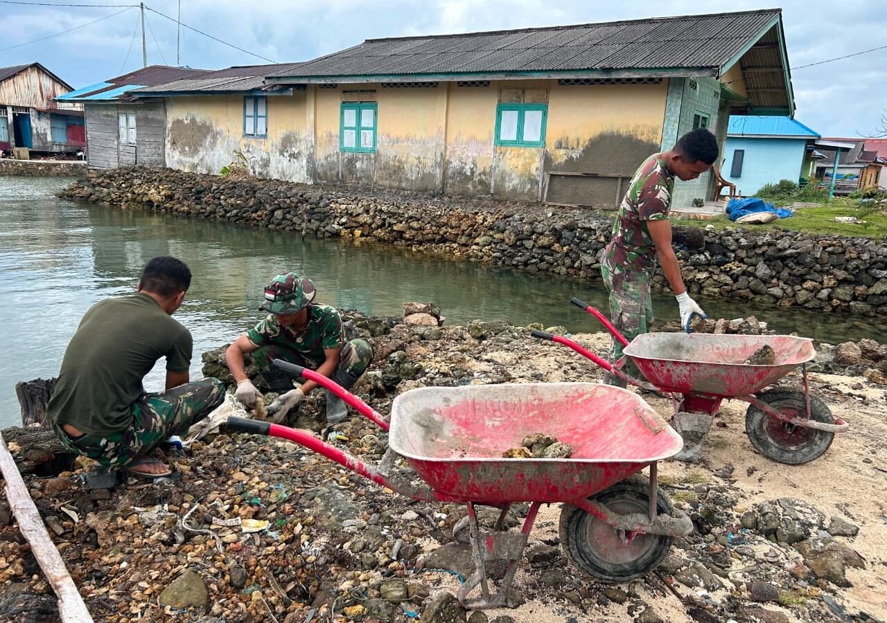 Penuntasan Pengecoran Jalan di Desa Polewali oleh Satgas TMMD dan Masyarakat