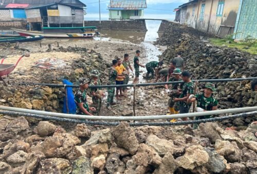 Penggalangan Batu Material, Satgas TMMD Ke-129 Kodim 1311/Morowali Percepat Pembangunan Jalan di Desa Polewali