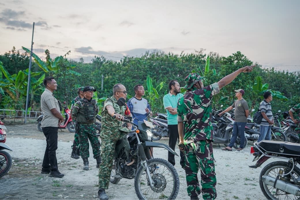 Keceriaan di Lapangan Voli Baru TMMD, Dansatgas Tersenyum Bangga