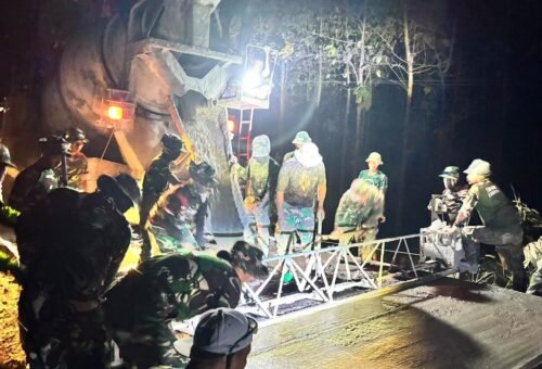 Satgas TMMD 129 Berkerja Sepanjang Malam untuk Meningkatkan Akses Jalan di Desa Tlemang
