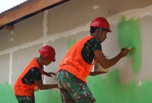 Pembangunan RTLH Bapak Walianto Hampir Selesai, Satgas TMMD Ke-129 Mulai Pengecatan Akhir
