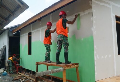 Kegiatan Pengecatan RTLH Bersama Satgas TMMD dan Masyarakat
