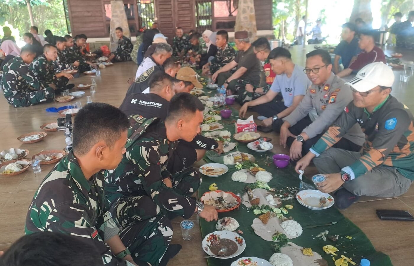 Menguatkan Sinergi TNI dan Masyarakat Melalui Tradisi Nganggung pada TMMD ke-129 di Bangka