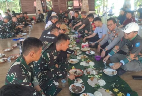 Menguatkan Sinergi TNI dan Masyarakat Melalui Tradisi Nganggung pada TMMD ke-129 di Bangka