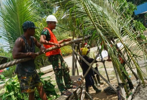 Kebersamaan Masyarakat dalam Pengeboran Sumur Bor di TMMD Ke-129