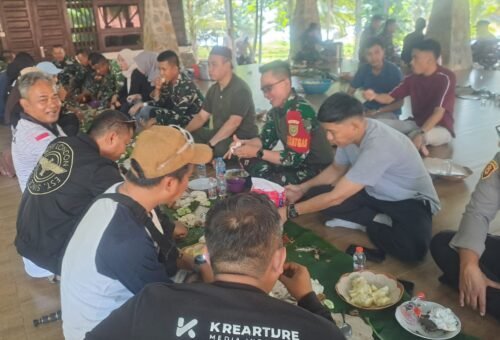 Kegiatan Budaya dan Kebersamaan di Pantai Pulau Tiga Bio