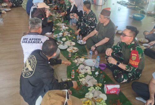 Kebersamaan Masyarakat dan Satgas TMMD Tercipta di Pantai Pulau Tiga Bio