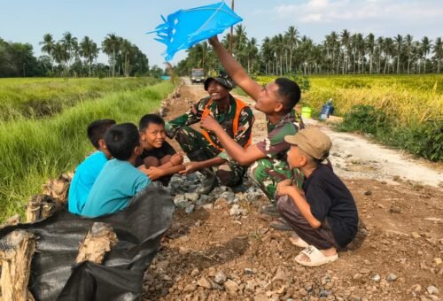 Tawa Ceria di Tengah KegiatanTMMD: Prajurit Jadi Kawan Anak-Anak Bandar Raya