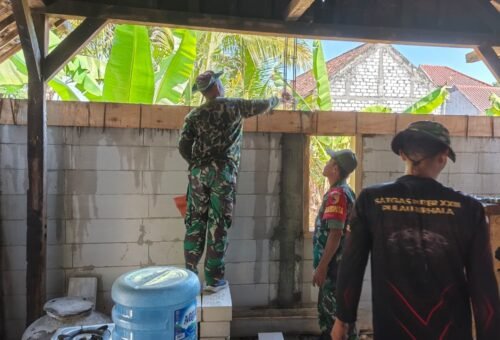 Pengawasan Ketat terhadap Pembangunan Rutilahu oleh Babinsa Sertu Muin