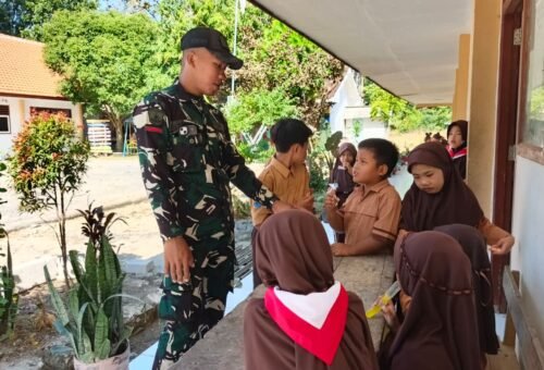 Interaksi Positif Satgas TMMD dengan Siswa SDN 2 Tlemang Memperkuat Hubungan TNI-Rakyat