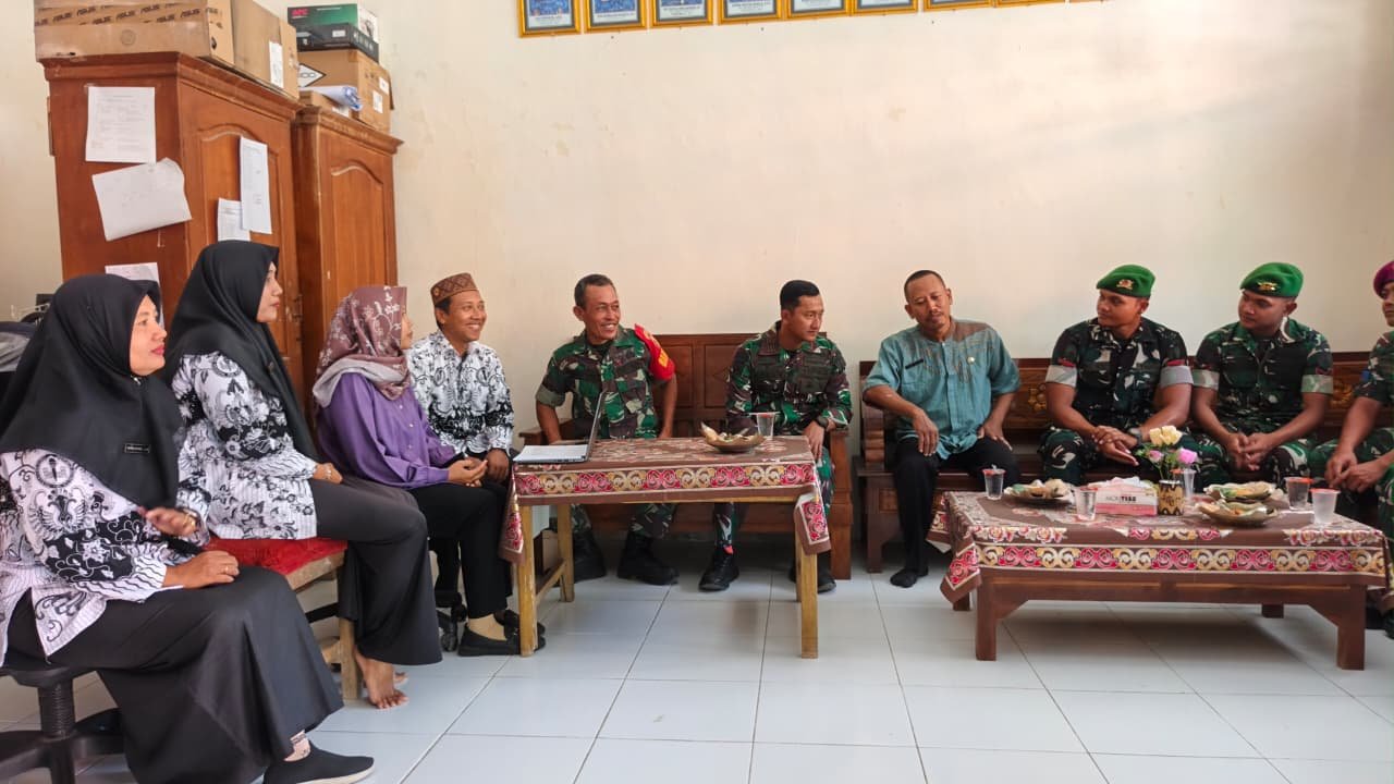 Sinergi Antara Satgas TMMD dan Tenaga Pendidik Penguat Pendidikan di Desa Tlemang