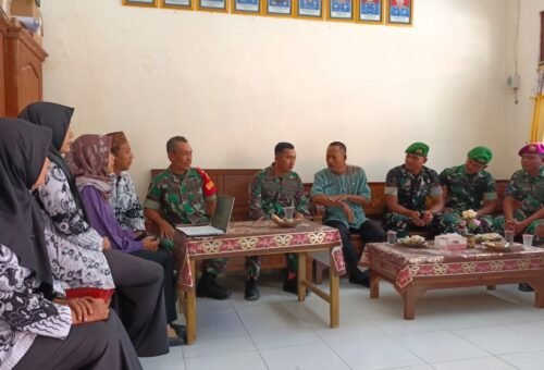 Diskusi Pembentukan Karakter dan Wawasan Kebangsaan oleh Satgas TMMD di Tlemang