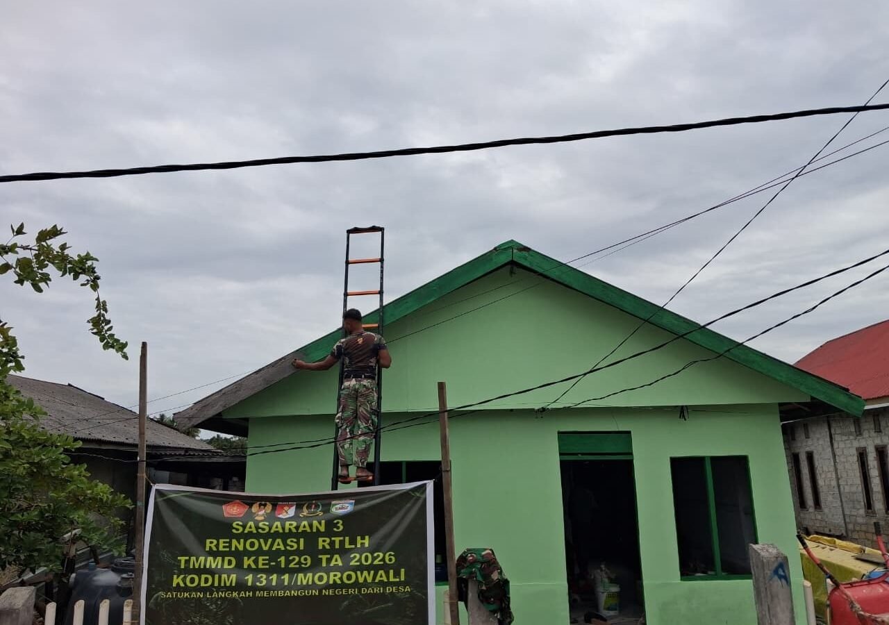 Progres Pengecatan RTLH Bapak Suhardin oleh Satgas TMMD