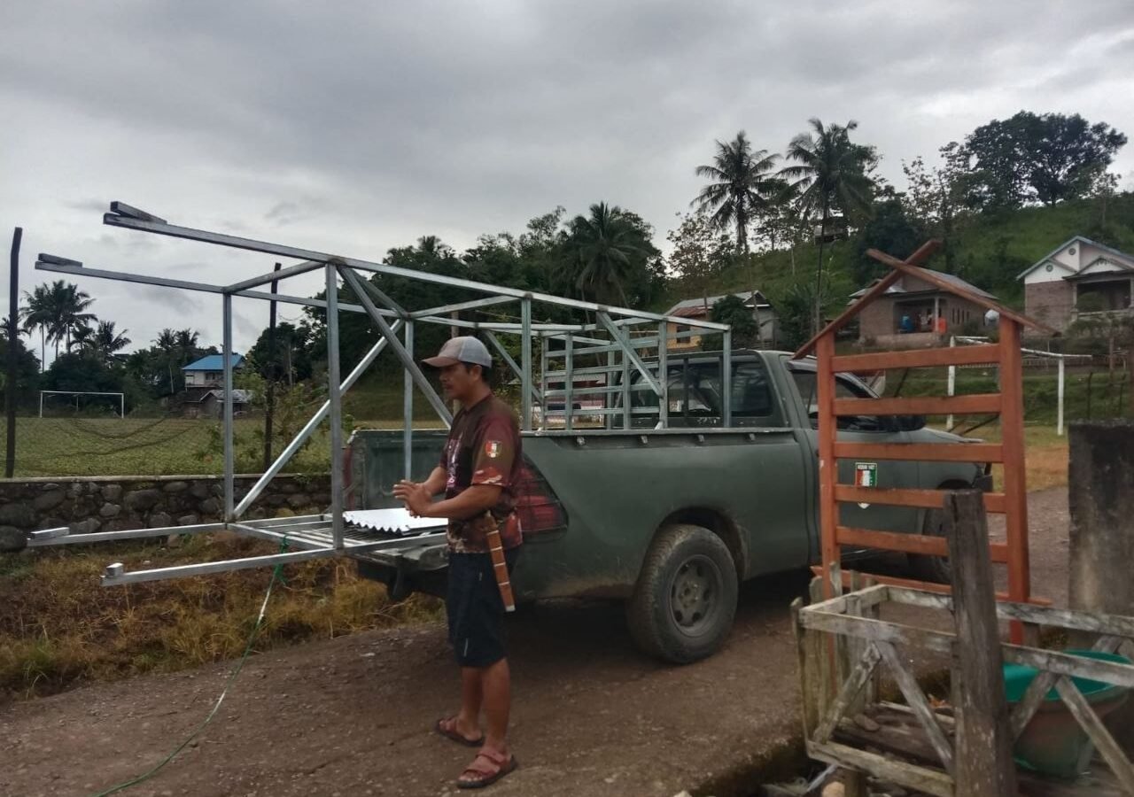 Satgas TMMD Ke-129 Kodim 1407/Bone Laksanakan Pendropan Tower Air untuk Pembangunan Jambanisasi di Desa Langi