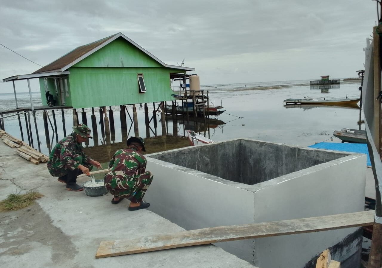 Progres Pengaplusan Bak Penampungan Air di Desa Umbele oleh Satgas TMMD Ke-129