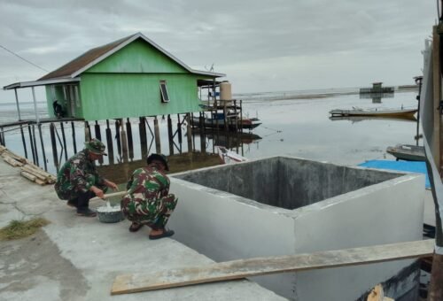 Progres Pengaplusan Bak Penampungan Air di Desa Umbele oleh Satgas TMMD Ke-129