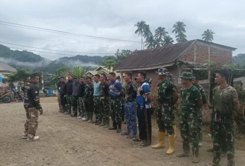 Personel Satgas TMMD Ke-129 Kodim 1407/Bone Laksanakan Apel Pagi Sebelum Memulai Pekerjaan