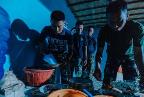 Kebersamaan yang Hangat, Satgas TMMD Ke-129 Kodim 1404/Pinrang Rayakan Makan Malam Bersama