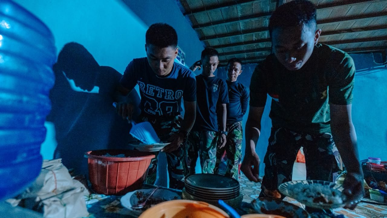 Kebersamaan yang Hangat, Satgas TMMD Ke-129 Kodim 1404/Pinrang Rayakan Makan Malam Bersama