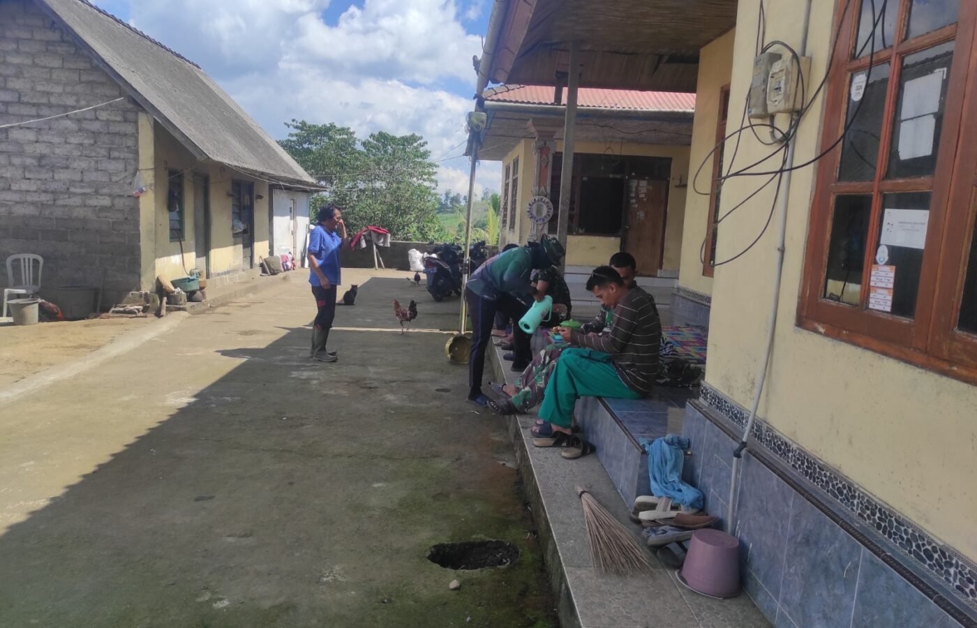 Kehangatan Kunjungan Satgas TMMD di Desa Sekardadi