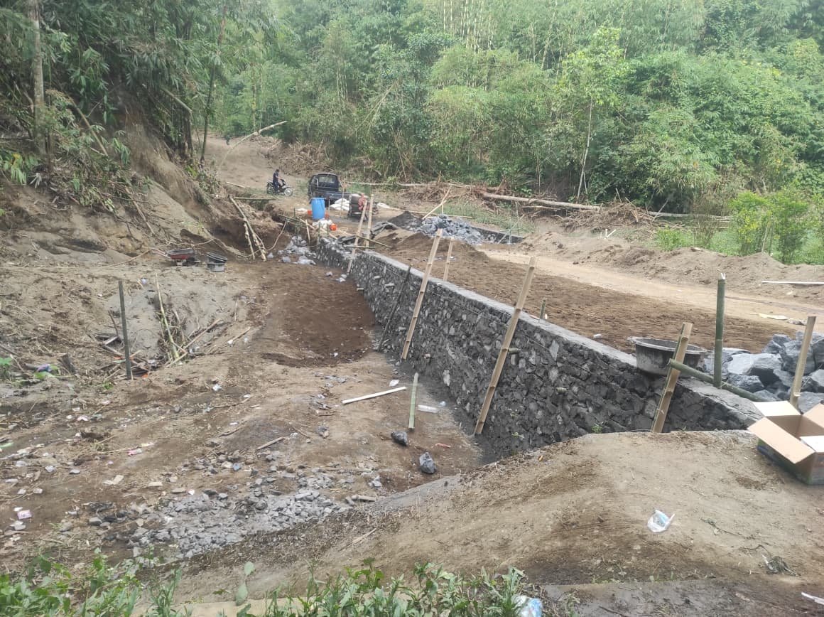 Progres Positif Pembangunan Dinding Penahan Tanah di Program TMMD Ke-129