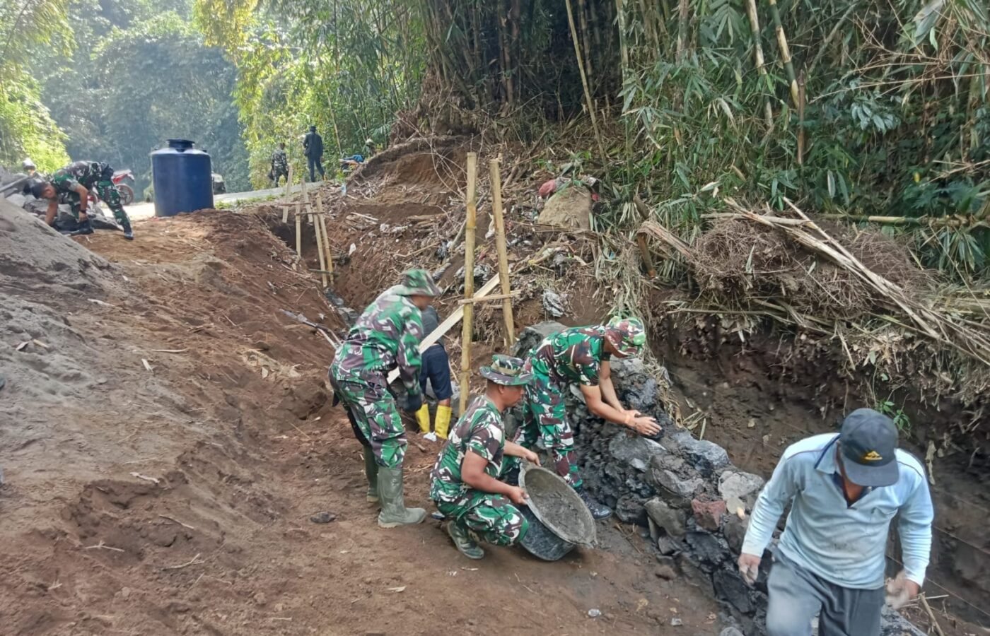 Keterlibatan Warga Dan TNI Mempercepat Proyek DPT TMMD Ke-129