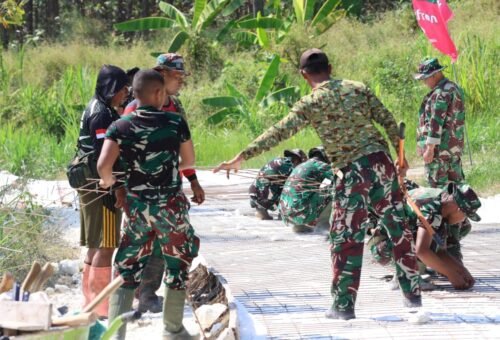 Sinergi Sosial di Balik Pembangunan Jalan Beton TMMD 129 di Tlemang