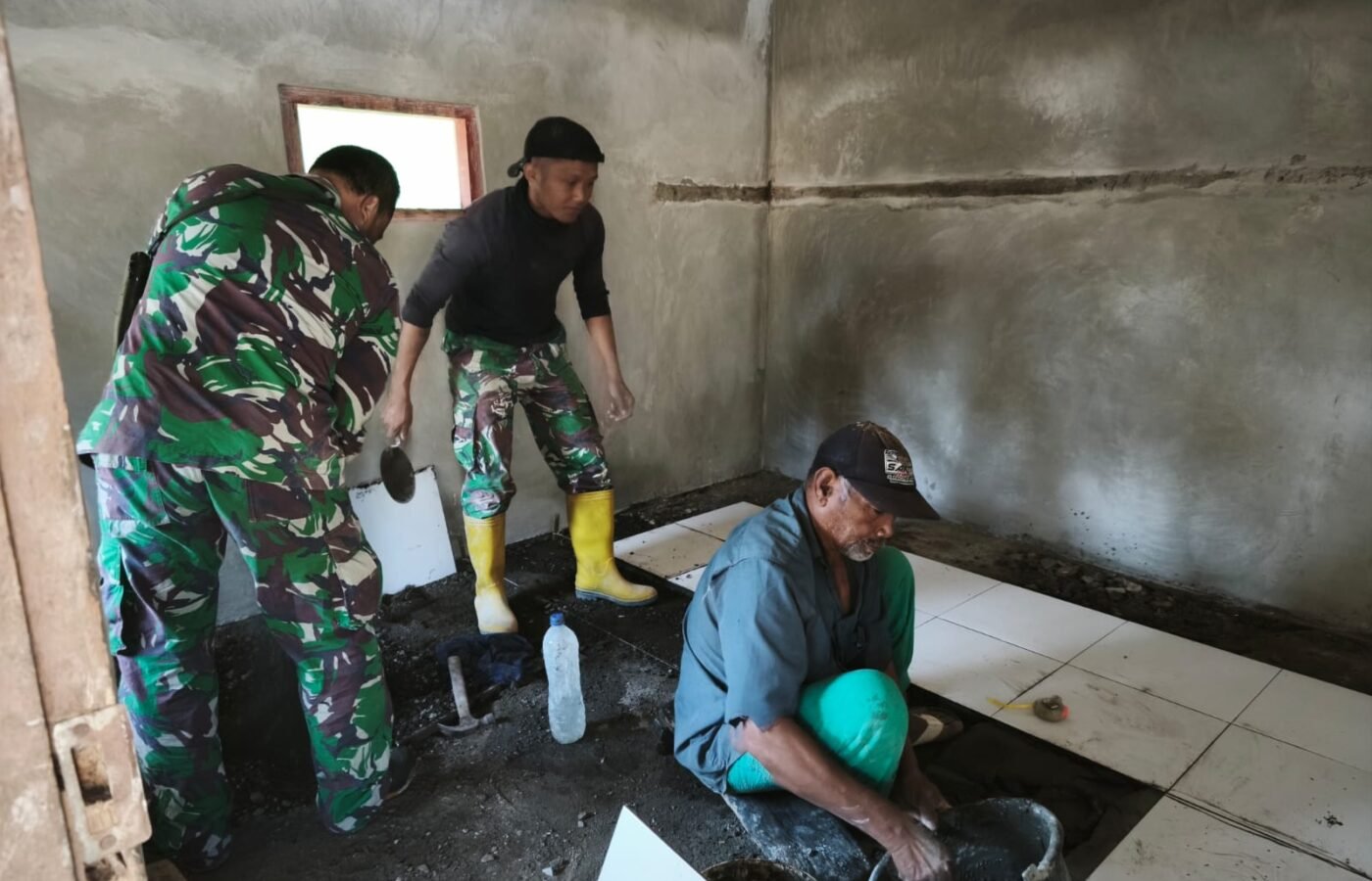 Kebahagiaan Baru Ketut Surija dengan Lantai Rumah yang Diperbarui
