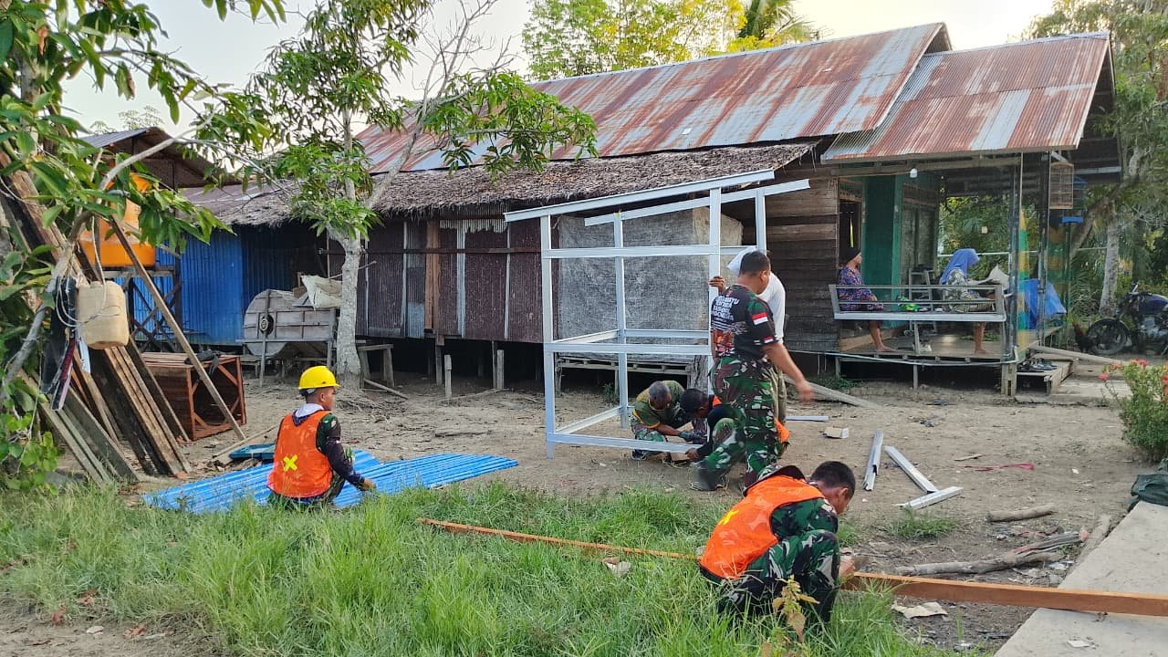 Ibu Siti Jahrah Puji Satgas TMMD ke-129 atas Fasilitas MCK yang Diberikan