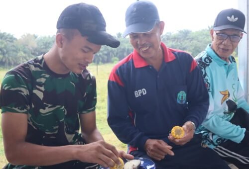 Interaksi Hangat Bersama Satgas TMMD Dinilai Lebih Berarti dari Hidangan Sederhana