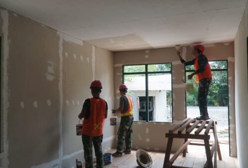 Kegiatan Gotong Royong dalam TMMD Ke-129 di Desa Bandaraya