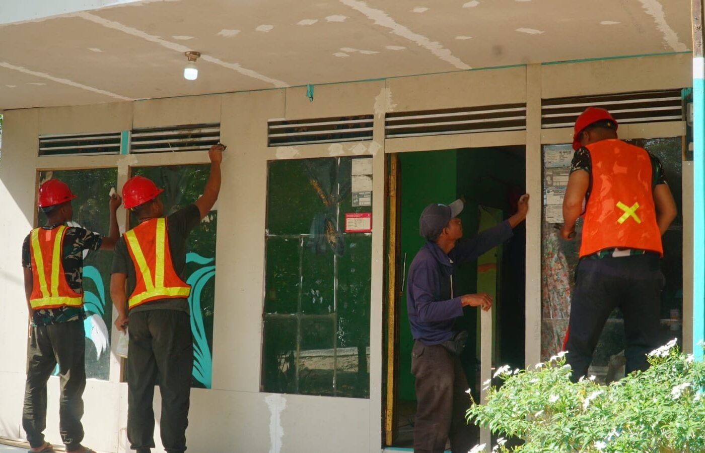 Sinergi Satgas dan Masyarakat Percepat Rehabilitasi Rumah Ibu Wahida