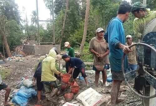 Satgas TMMD Ke-129 Kodim 1407/Bone Lanjutkan Pengecoran Jembatan Gantung di Desa Taddang Palie