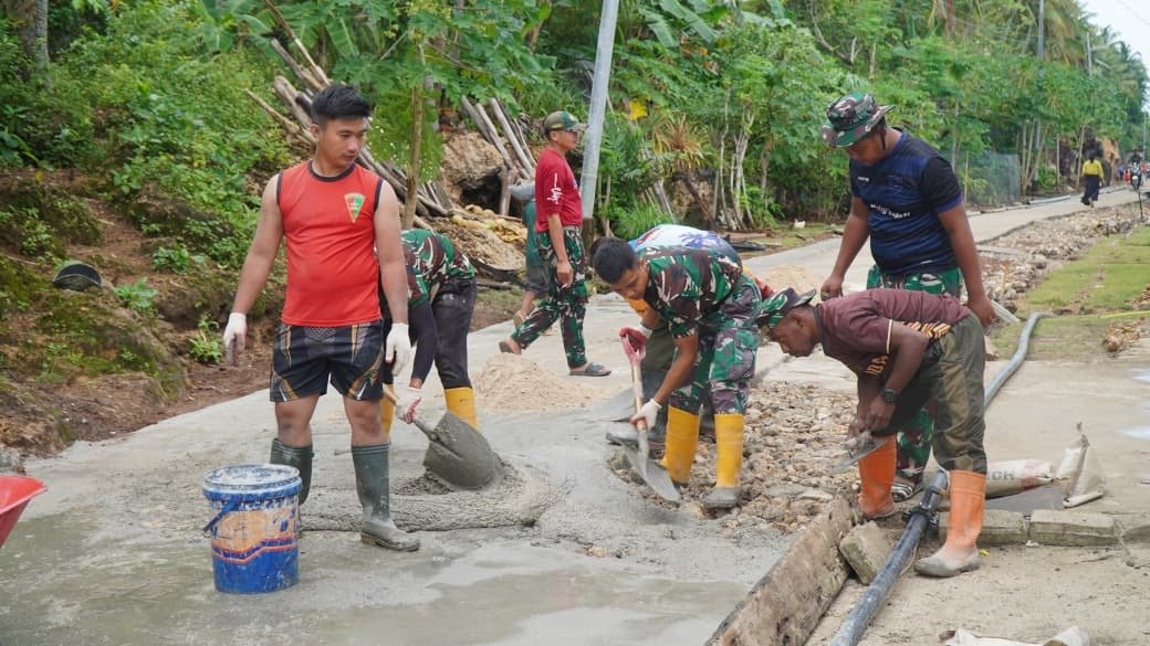 Pembangunan Rabat Jalan Beton di Polewali Terus Berlanjut