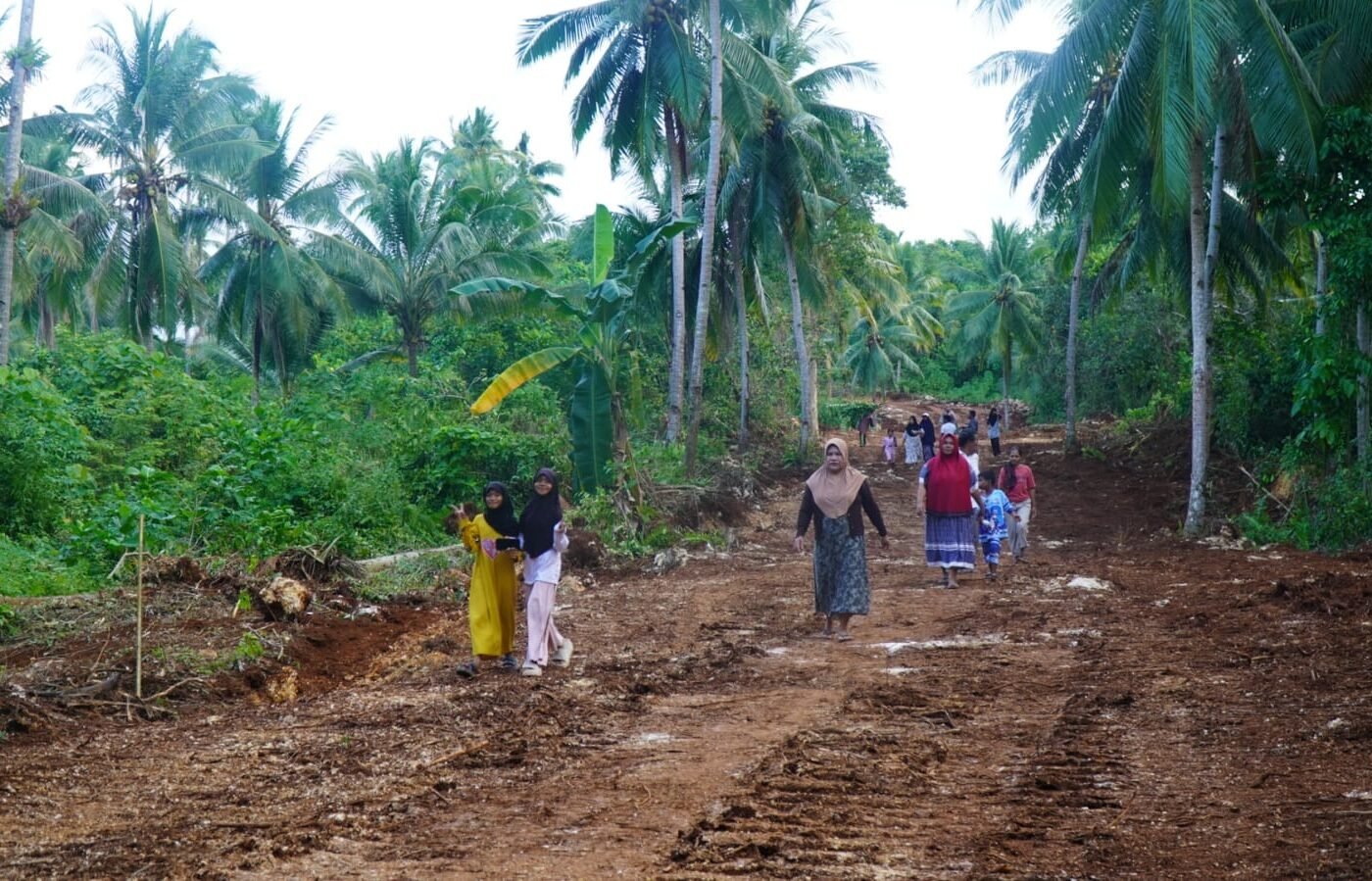 Semangat Warga Kepulauan Umbele Dalam Proyek Jalan TMMD Ke-129