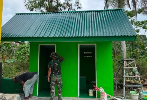 Pekan Pengecatan MCK SDN Umbele oleh Satgas TMMD