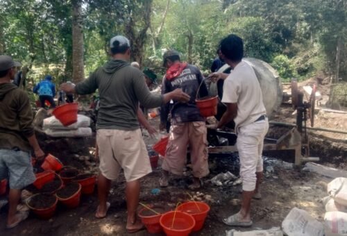 Pembangunan Jembatan Gantung Desa Patukku Berlanjut Berkat Gotong Royong TNI dan Warga