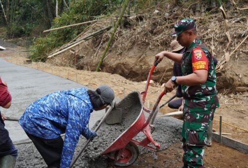 Pembangunan Jalan Di Desa Sekardadi Dipercepat Dengan Keterlibatan Dansatgas TMMD