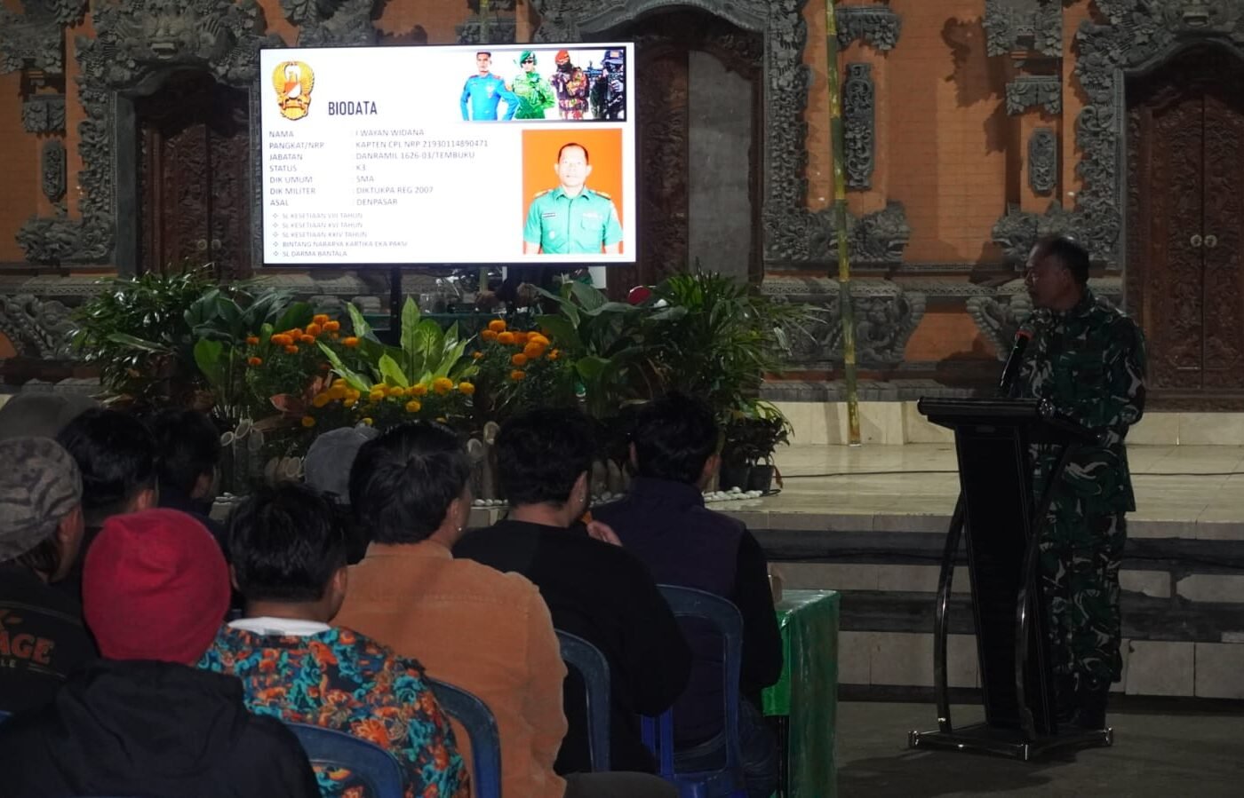 Sosialisasi Rekrutmen TNI AD di TMMD Ke-129 Kodim 1626/Bangli untuk Generasi Muda