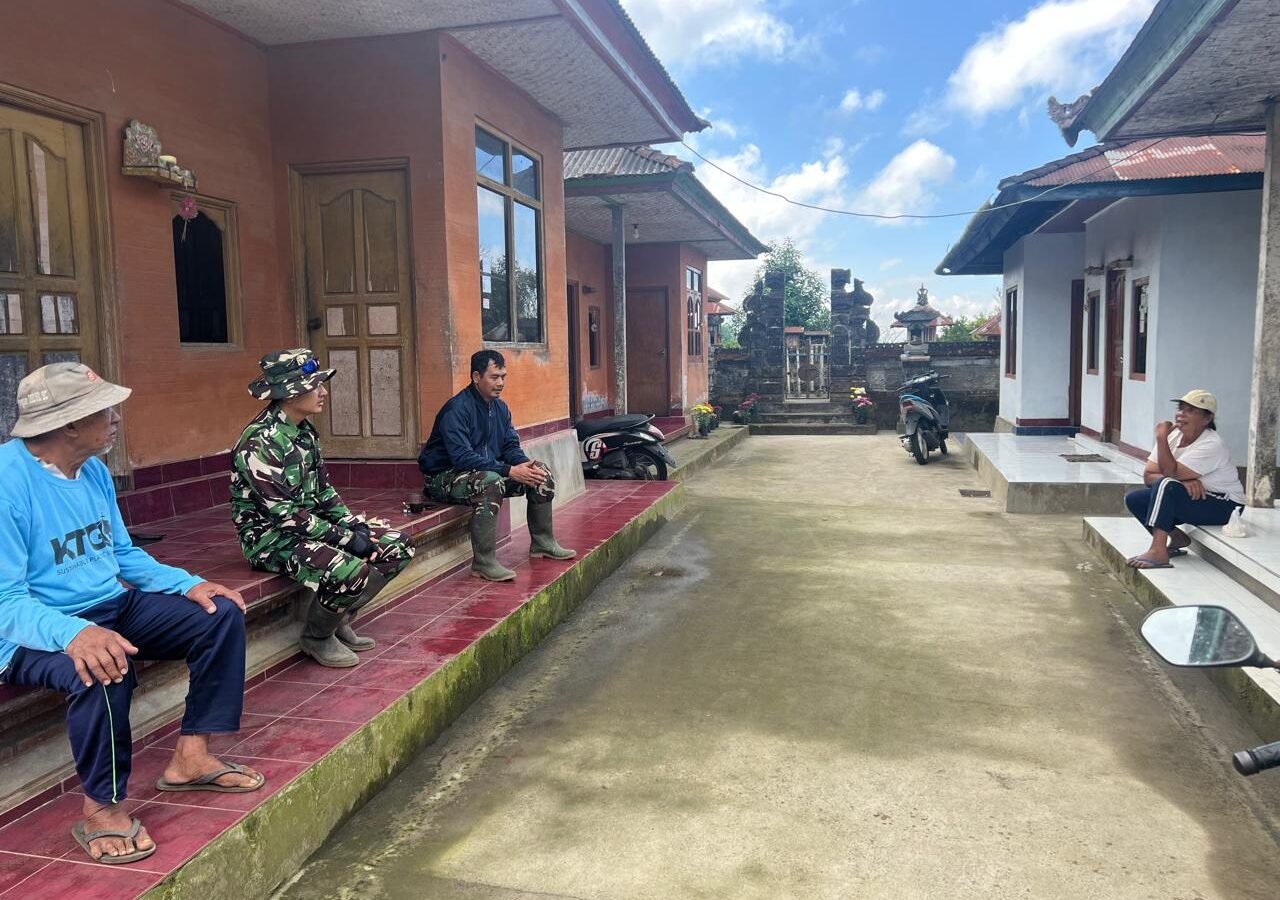 Satgas TMMD Ke-129 Kodim 1626/Bangli Lakukan Komunikasi Sosial dengan Warga Sekardadi