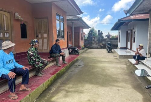 Satgas TMMD Ke-129 Kodim 1626/Bangli Lakukan Komunikasi Sosial dengan Warga Sekardadi