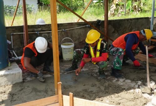 Kolaborasi Masyarakat dalam Pengecoran Tempat Wudhu Musholla Darul Iman