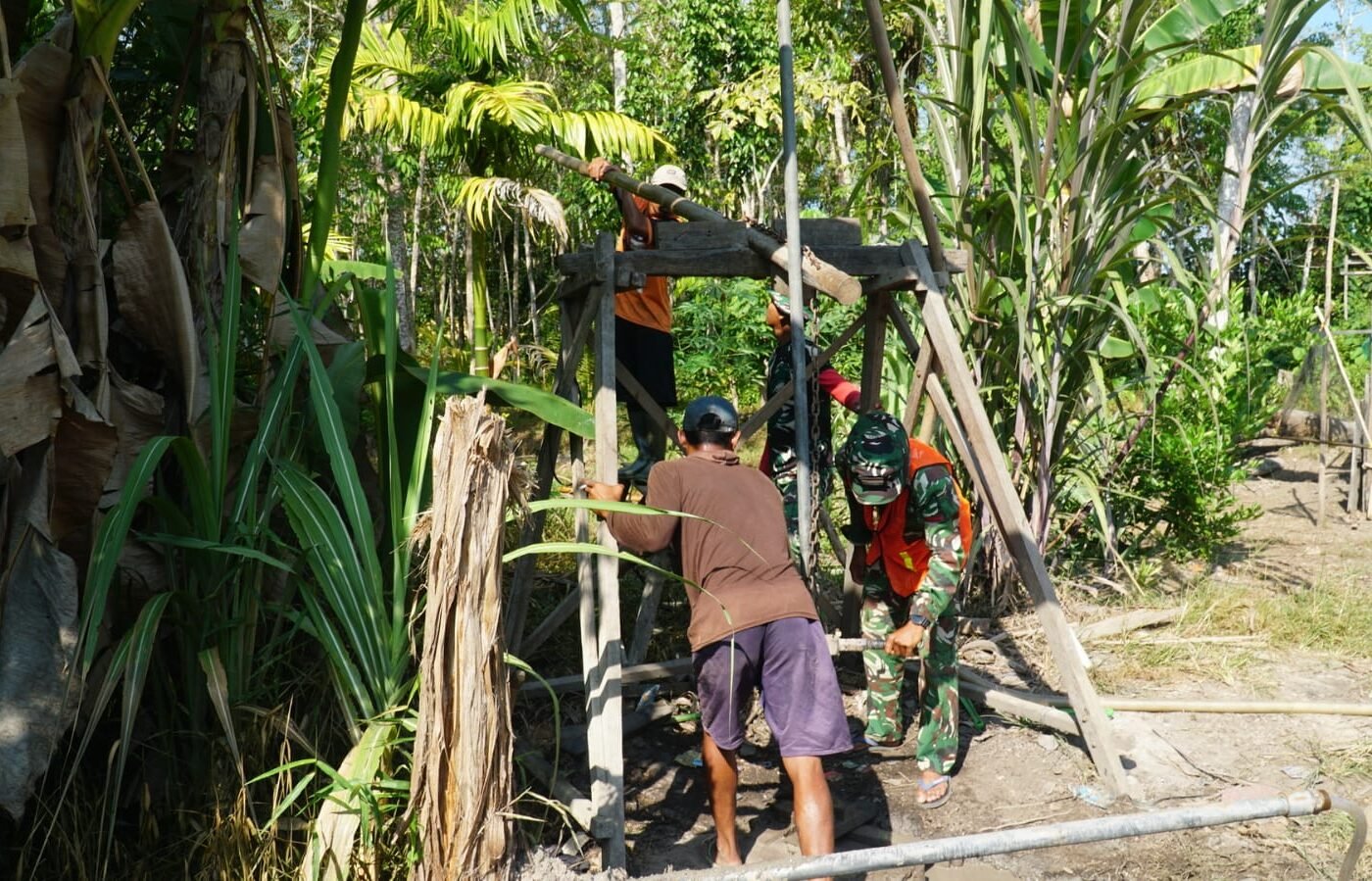 Pembangunan Sumur Bor oleh Satgas TMMD Ke-129 untuk Penyediaan Air Bersih