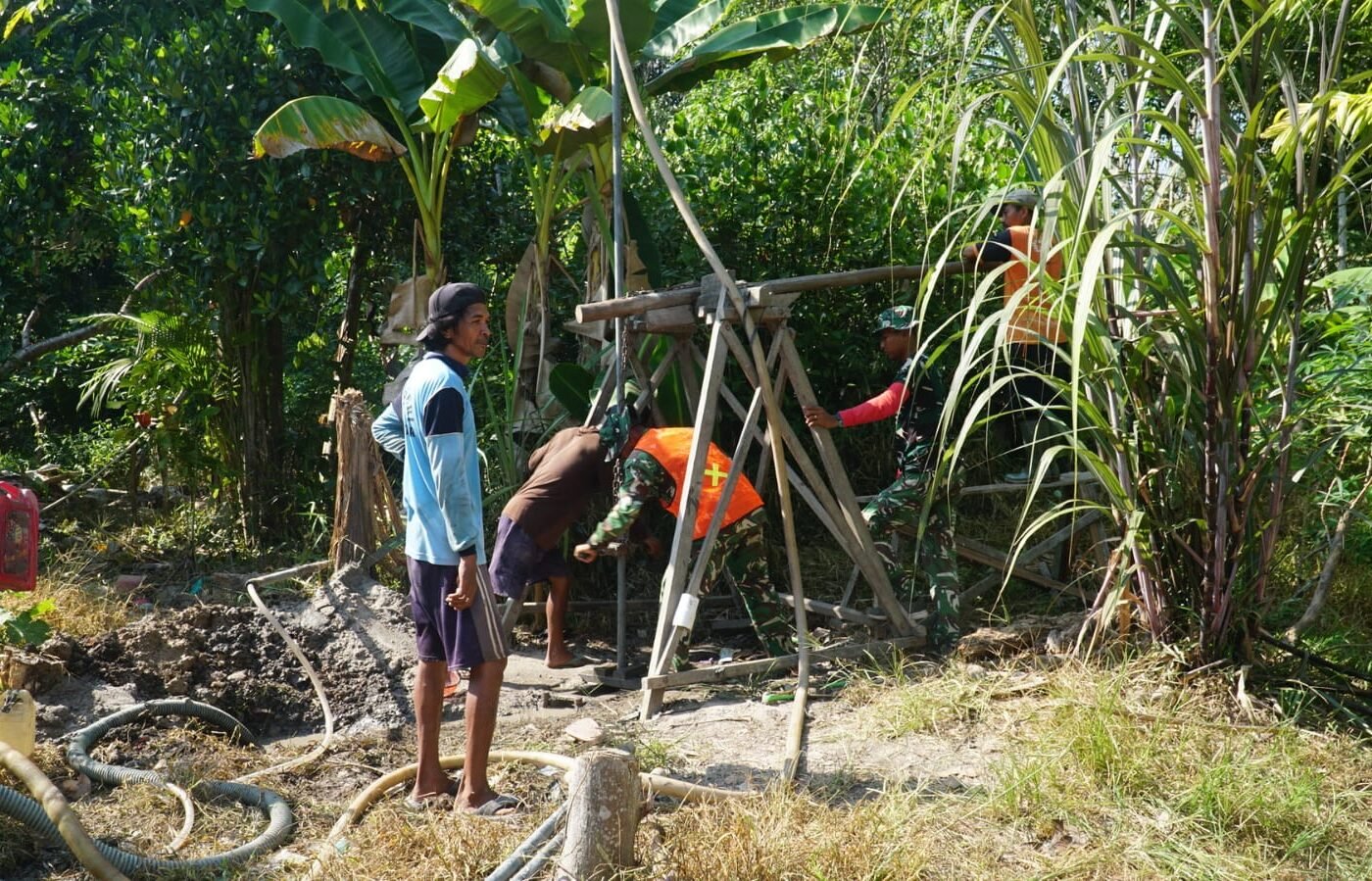Sinergi TNI dan Warga dalam Proyek Sumur Bor di Desa Bandar Raya