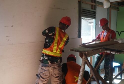 Dukungan Satgas TMMD Ke-129 dalam Penguatan Pembangunan RTLH Ibu Wahida
